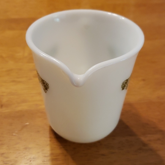 Vintage Large Crazy Daisy 8oz Opal Glass Creamer - Picture 3 of 8